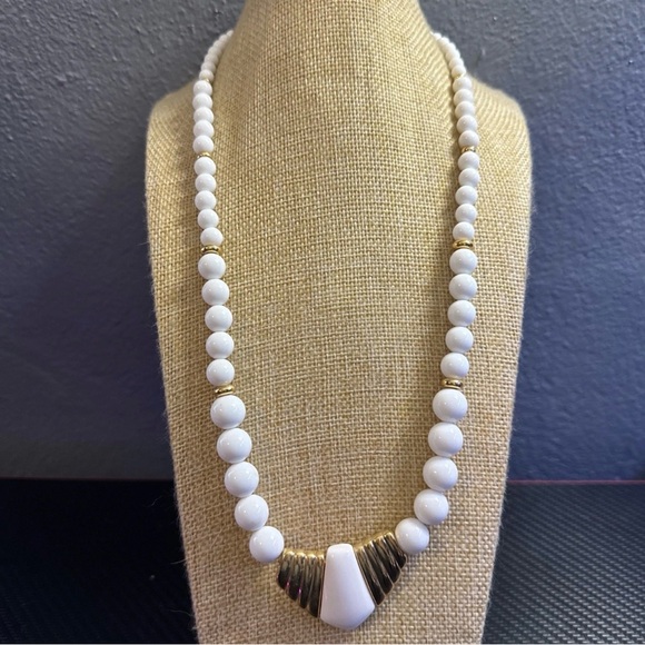 Napier Jewelry - Vintage NAPIER 1980s Milky White Bead Gold Tone Necklace Cocktail Statement